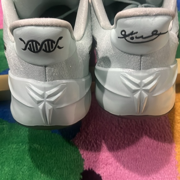 Gently used shoes for men Kobe Bryant green and black looks new well kept - Picture 8 of 9